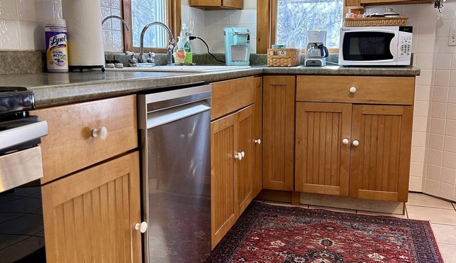 Private & Cozy Home on Wooded Lot