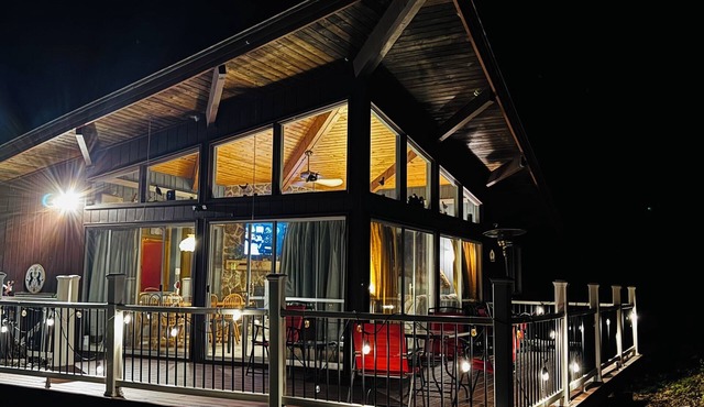 Private Cozy Mountain Cabin in Lincoln NH steps from Loon Mountain Resort & Spa