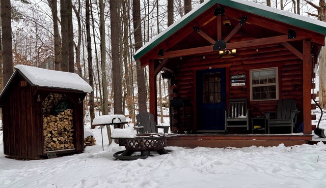 Private, Cozy, Riverfront Cabin, 10 minutes to Lapland