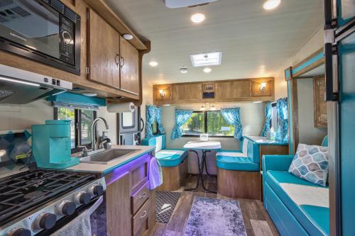 Private Cozy Rv Near Wineries, Pool, Dogs, Views