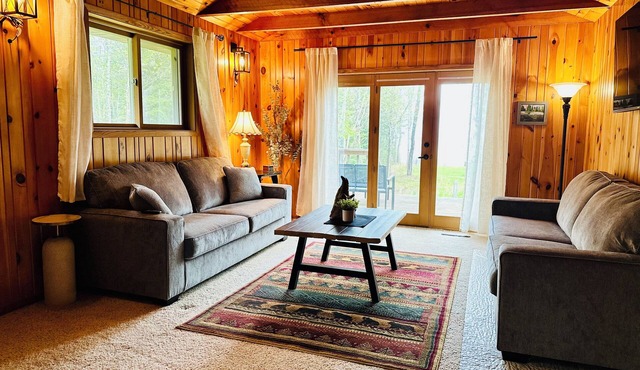 Private Cozy & Spacious Lake Superior Lakefront Cabin: Parking and Firepit