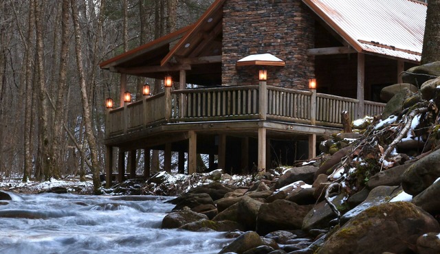 Private creek cabin with hot tub nestled in the foothills of Cheat mountain
