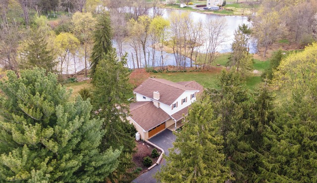 Private CREEKside fireplc pool table KING bed patio BBQ AC WIFI nature lovers