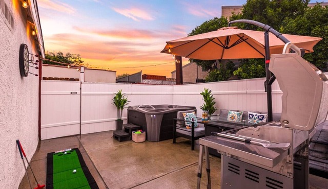 Private Culver City Stay with Hot Tub, Parking, Grill and fire place