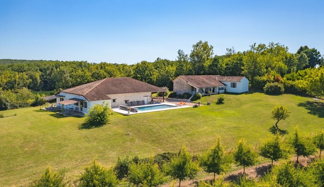 Private domain max 12 people in 3 separate houses - Sunday to Sunday!