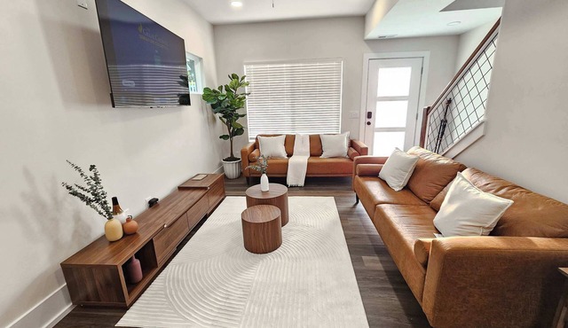Private Deck | 9 Min to Duke | 8 to Downtown