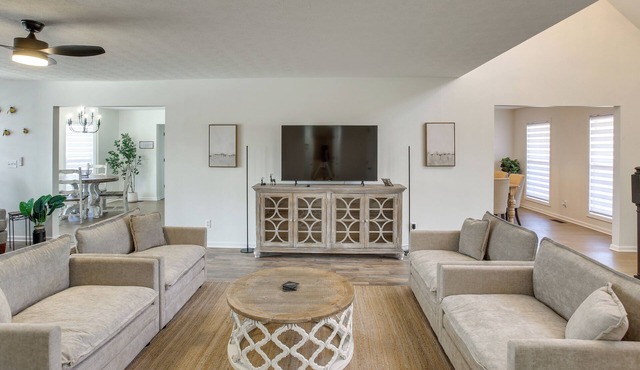 Private Deck & Game Room: Portland Group Getaway