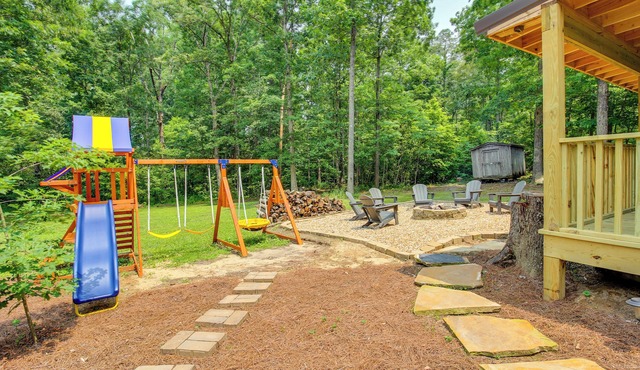 Private Deck & Hot Tub: Gem Near Guntersville Lake