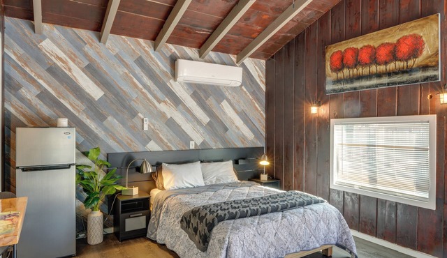 Private Deck & Views: Frazier Mountain Cabin