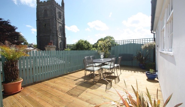 Private decking area & Central location within 5 min walk of town.n