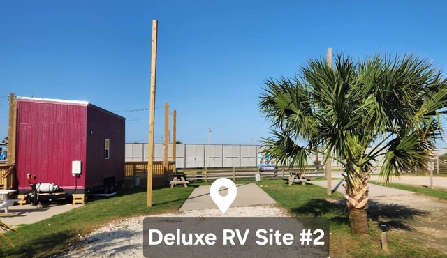Private Deluxe RV SITE #2 - RV Parking only- no accommodations