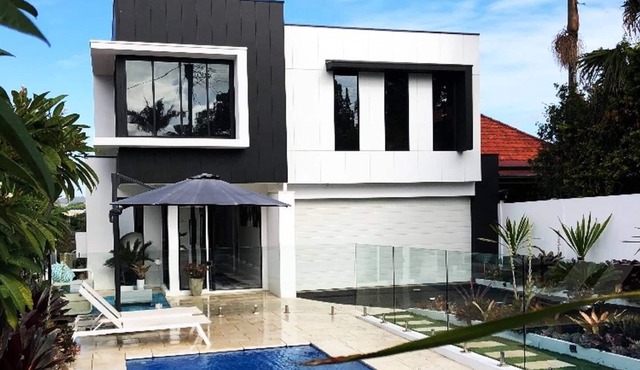 Private Designer Oasis - City Views - Pool