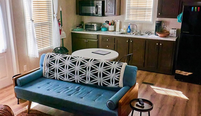 Private, detached 1 bedroom apt. 6 miles from Folly Beach & downtown Charleston