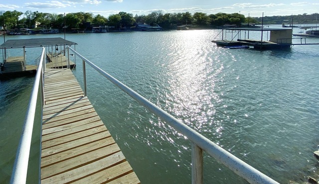 Private Dock Access - Water Front Home with gorgeous views!