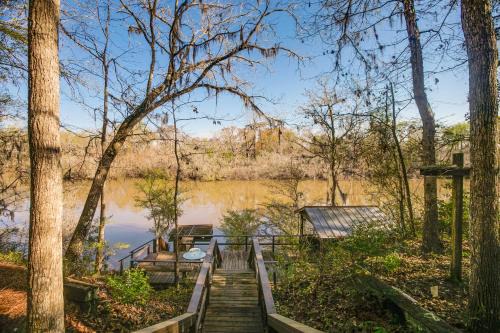 Private Dock and River View Cabin Retreat in Jesup