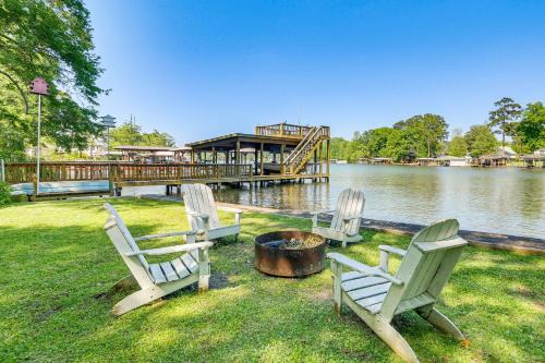 Private Dock and Yard Lake Blackshear Family Escape