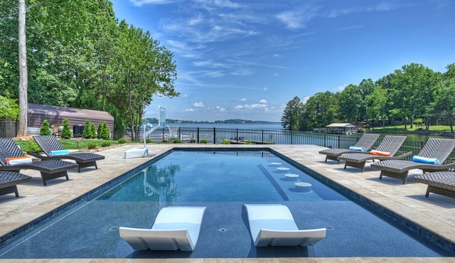 Private Dock, Boat Ramp, Saltwater Pool & Waterfront Firepit | Bright Water Cove