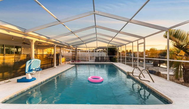 Private Dock~Covered Pool~Hot Tub~Game Room Fun!