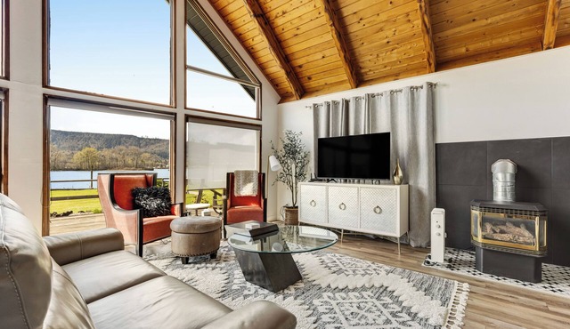 Private Dock! 'Escape on the River' in Cathlamet