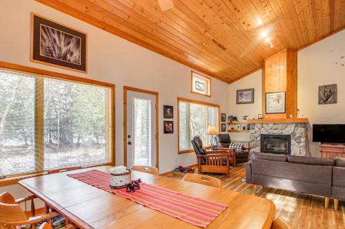 Private Dock! Family Cabin on Caribou Lake