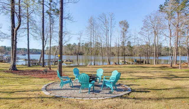 Private Dock, Fire Pit: Lake Murray Family Escape!