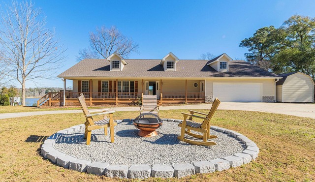 Private Dock & Hot Tub: Lakefront Eufaula Escape