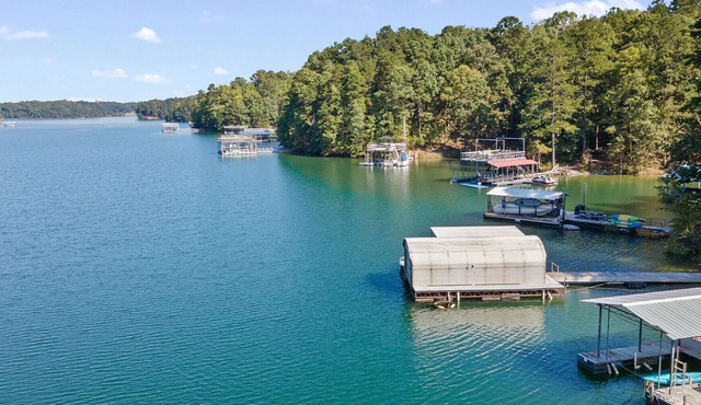 Private dock, lake access and pet friendly
