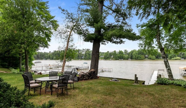 Private Dock! Lakefront! Paddleboards! Firepit