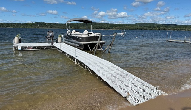 Private DOCK on Lake Charlevoix + Pontoon Boat & Golf-Cart RV & Trailer Parking