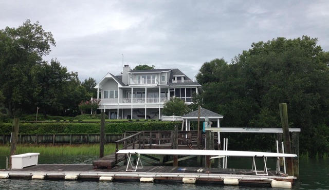Private dock on the Waterfront “Maison Blanc": ICW/Figure 8: sleeps 10