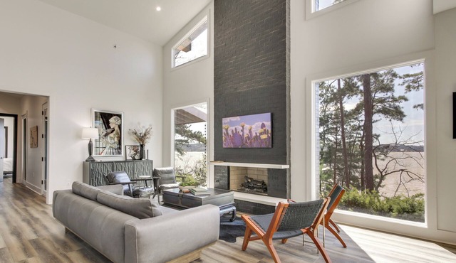Private Dock & River Views: Modern Gem in Waterloo