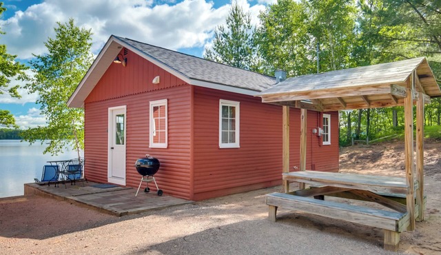 Private Dock & Rowboat! Cabin on Bearskin Lake