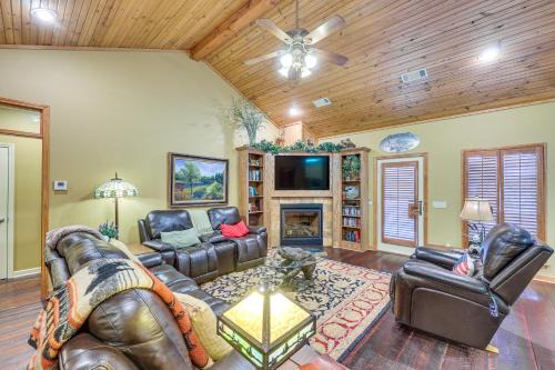 Private Dock The River House in Heber Springs!