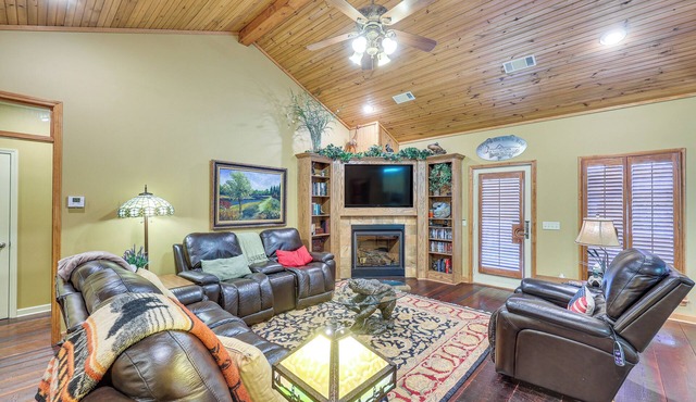 Private Dock: 'The River House' in Heber Springs!