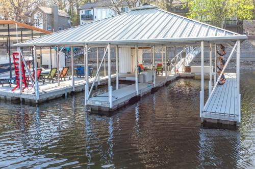 Private Dock! Waterfront Sunrise Beach Rental