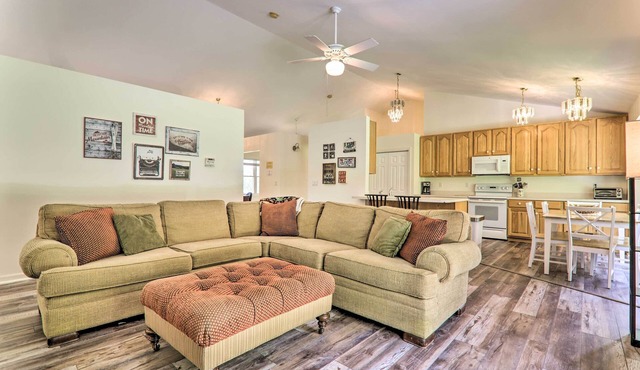 Private Dog-Friendly Home: 3 Mi to Elk Mountain