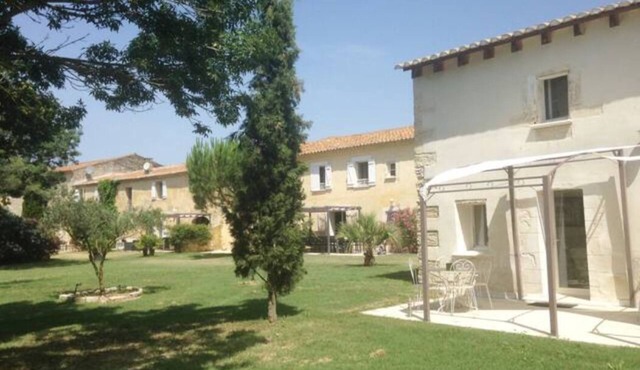 Private Domain 36 pers. with 2 pools, consisting of authentic Mas and Houses