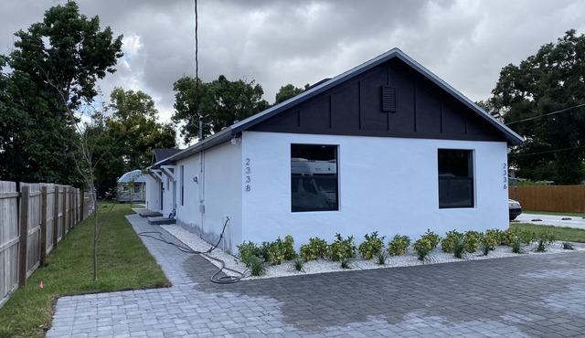 Private duplex with queen bed and pull out couch