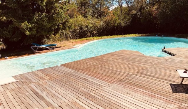 Private estate/heated pool/32 people/13 bedrooms/5 bathrooms