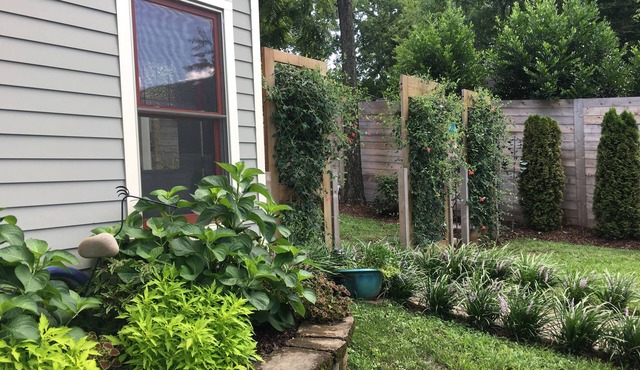 Private East Nashville Loft, walkable to many award wining restaurants and bars.