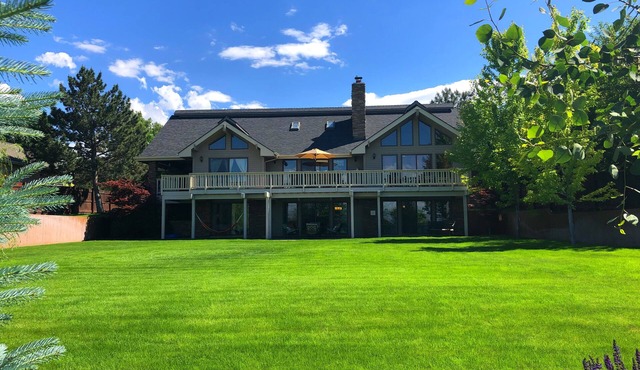 Private, Easy Access, Large Groups, 5300+ SF, Hot Tub, Views