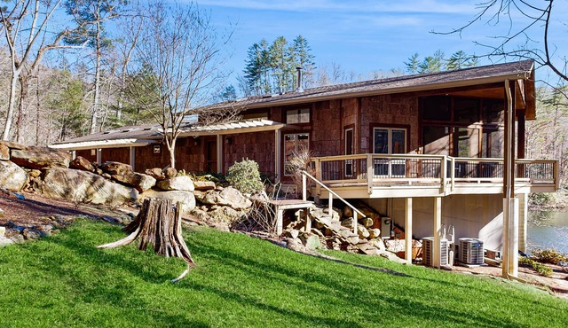 Private eco-retreat with screened porch, play area, & wood stove