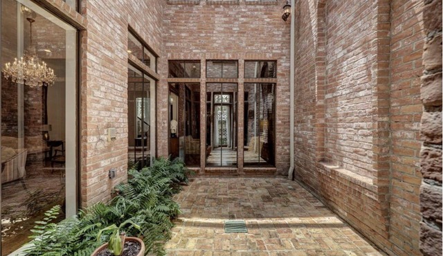 Private Elegant Tanglewood Houston Home