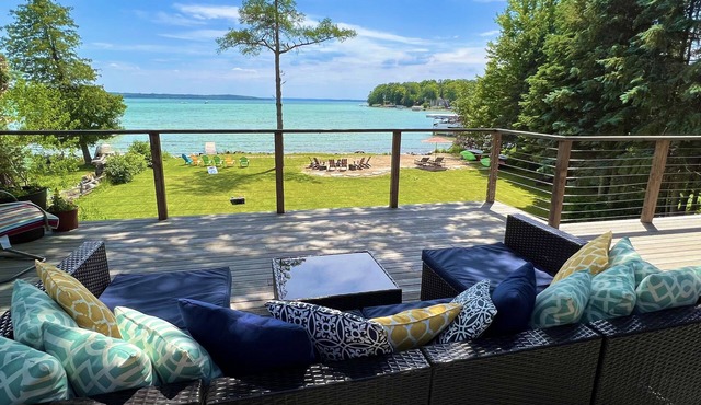 Private Elk Lake Cottage minutes from Elk Rapids