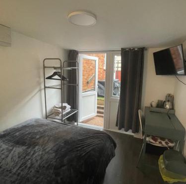 Private en-suite garden room