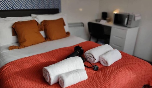 Private En-Suite TV Fridge Microwave