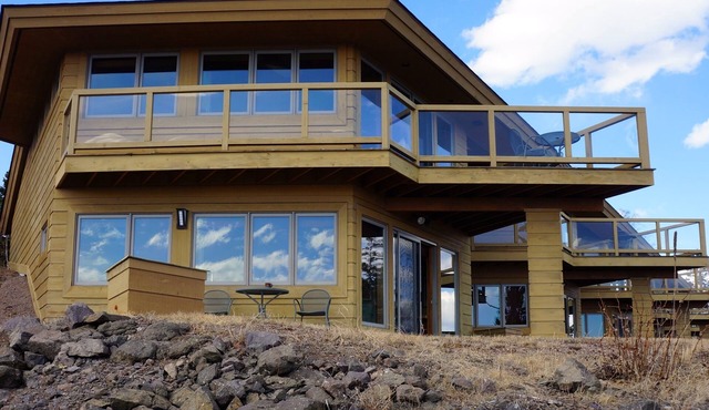 Private End Condo on Superior w/Panoramic Views! Fireplace & Private Sauna!