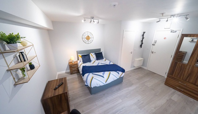 Private Ensuite Room Shared Kitchen St Helen D1