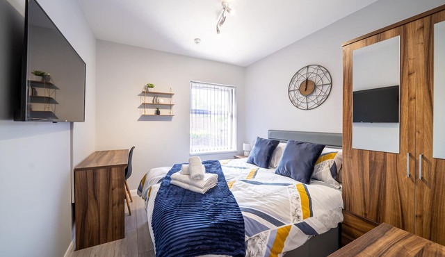 Private Ensuite Room Shared Kitchen St Helen B4