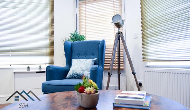 Private Entrance - 1 Bed Apartment - Self Check in - Near ARU & City Centre